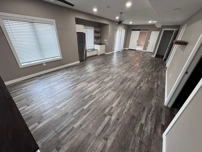 Building Photo - $2800 - 4 Bed 3 Bath Home in Westside Siou...