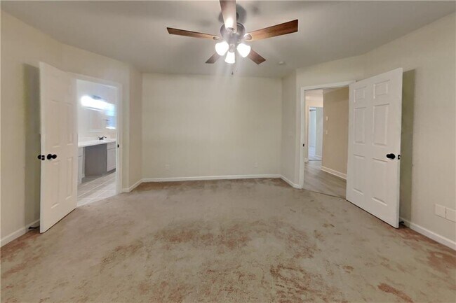 Building Photo - 11925 N Hickory Trace