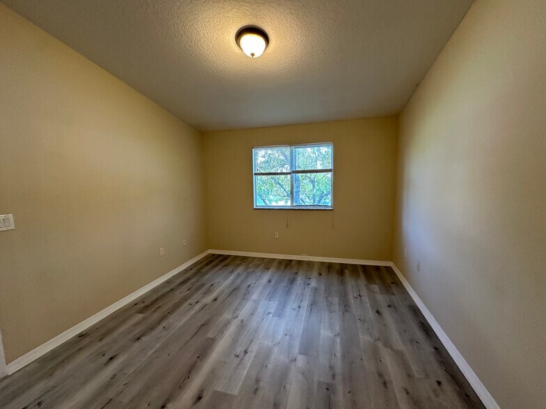 Building Photo - 1261 SE 31st Ct