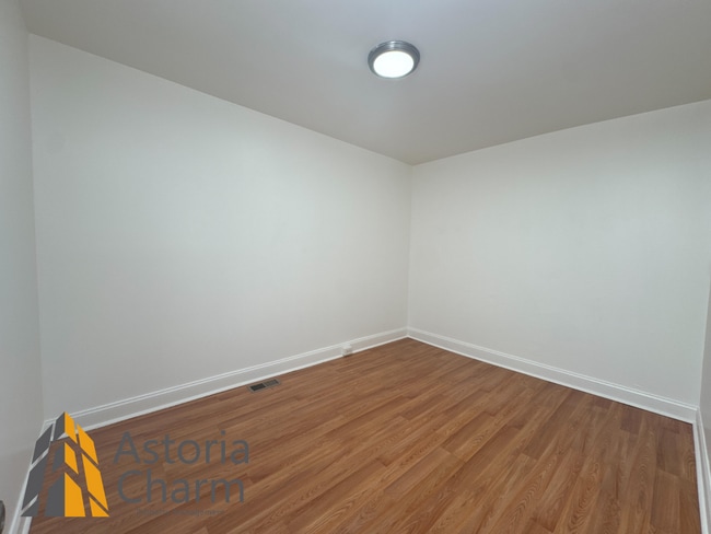 Building Photo - Updated 3 Bedroom Plus Den in East Baltimore