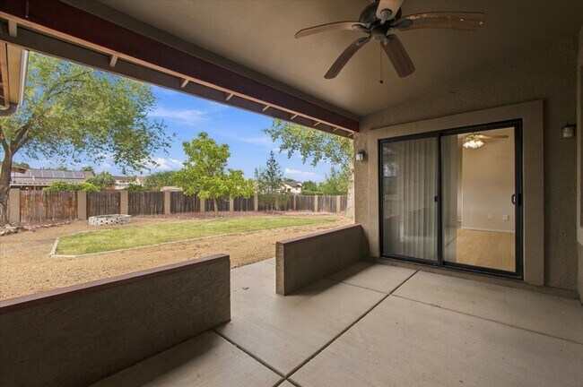 Building Photo - 2330 W Gambel's Ridge Dr