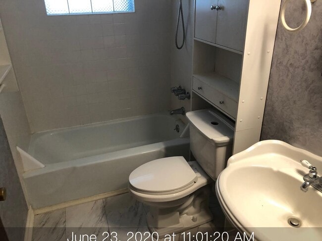 Building Photo - 2804 St Johns Ave