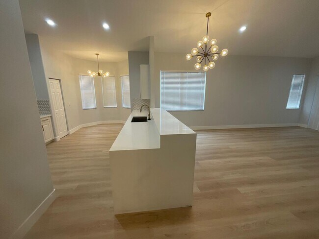 Building Photo - Luxury-Style 3BR Home in Prime West Palm Beach Location