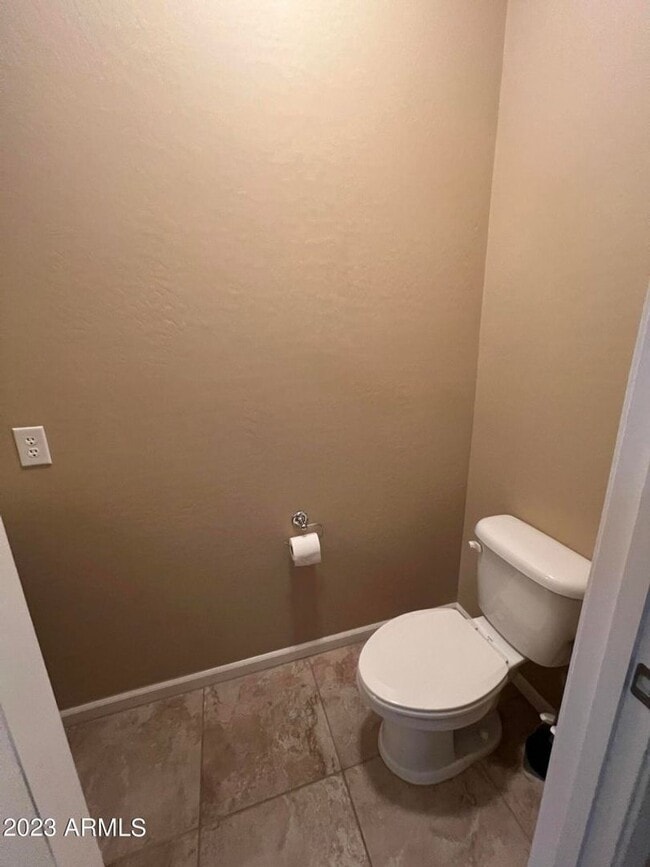 Building Photo - 3 bedroom 2 bath home in the desirable Higley Park community.