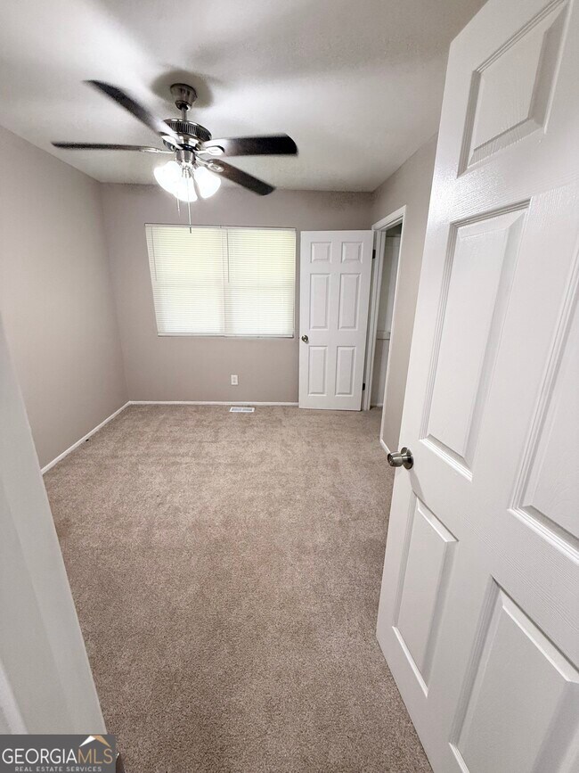 Building Photo - 207 Custer Cir