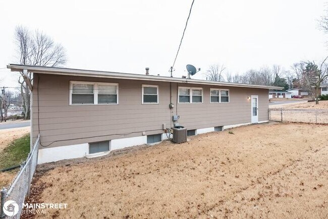 Building Photo - 10401 Trask Dr, Dellwood, MO 63136
