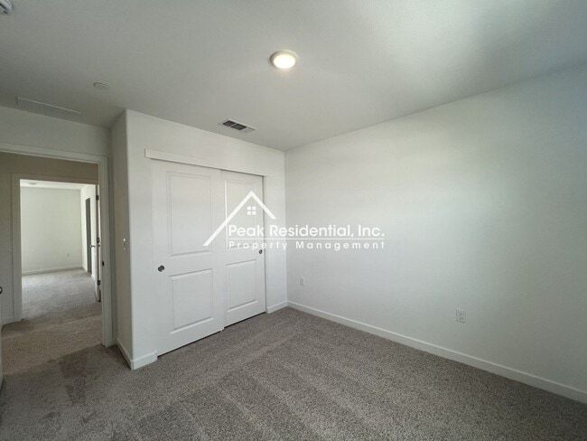 Building Photo - Newer Sacramento 4bd/2.5ba Home!