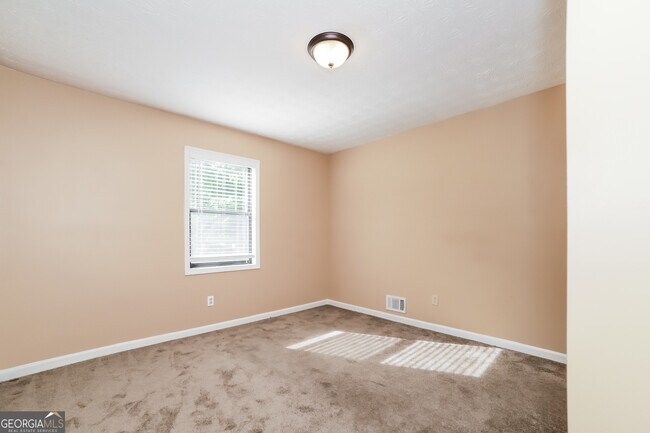 Building Photo - 4027 Evelyn Dr