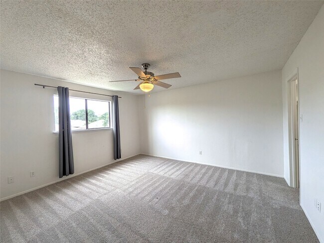 Building Photo - 3302 Townbluff Pl