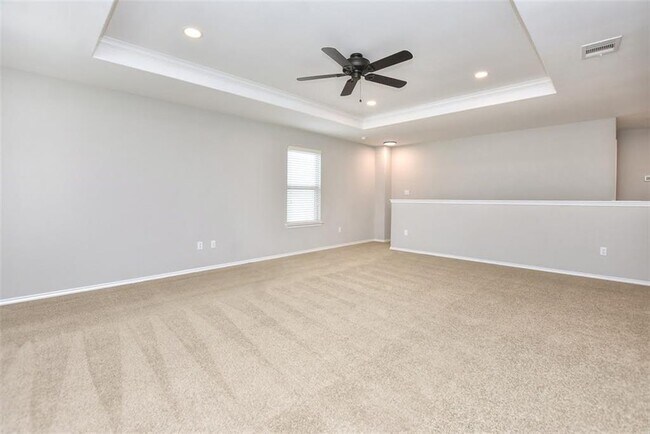 Building Photo - 204 Russet Trl