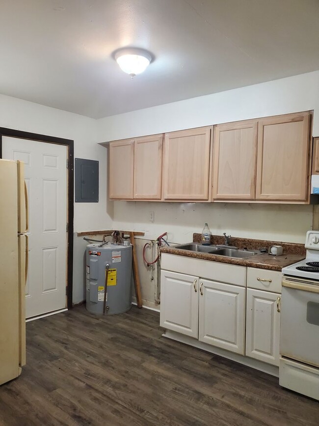 Building Photo - Chesapeake: 2 bedroom 1 bath Duplex in Gre...