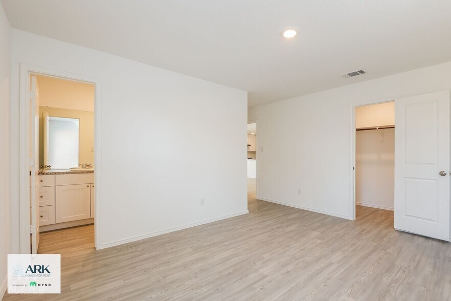 Building Photo - 2726 Robles St