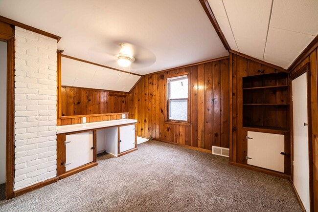 Building Photo - $1295- 4 Bed / 1.0 Bath Newly Renovated Ho...
