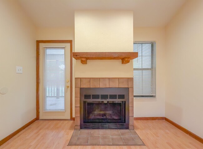 Building Photo - 1104 Greentree Ct