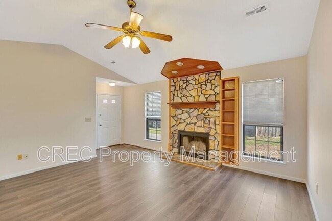 Building Photo - 1005 Tj Ln