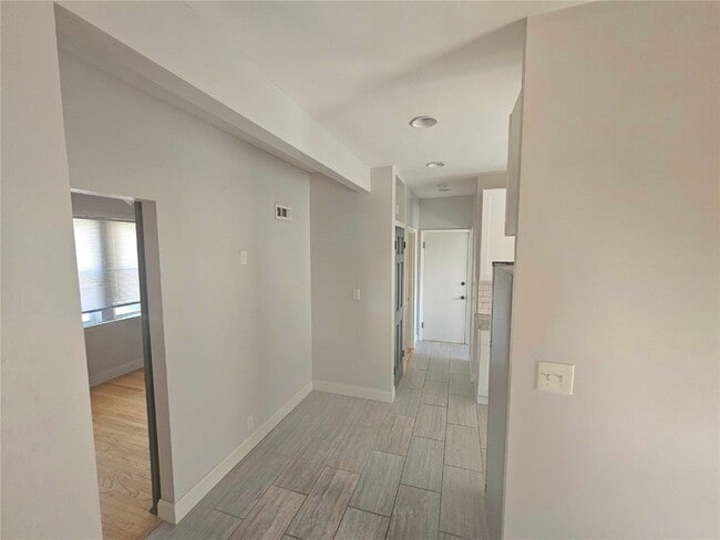 Building Photo - 4634 Ray Ave