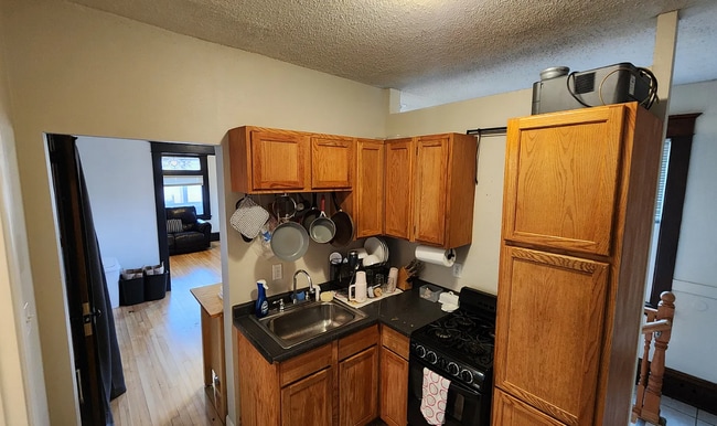 Building Photo - 1822 Roblyn Ave