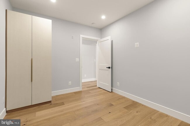 Building Photo - 3215 Mt Pleasant St NW