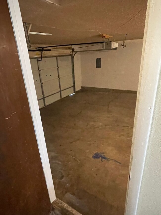 Building Photo - STUDENTS WELCOME! 4 Bed 2 Bath Home in West Ft Collins w/ Garage and Fenced Yard