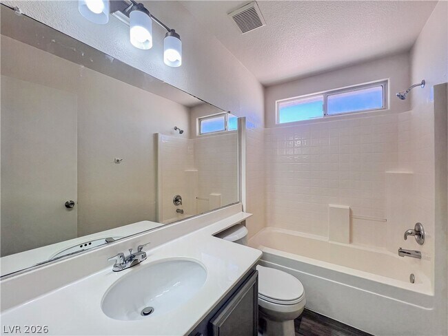 Building Photo - 8913 Kingswood Dr