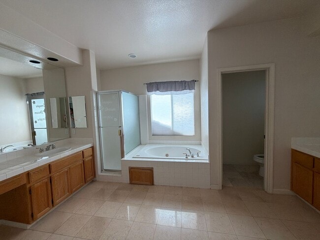 Building Photo - 709 Black Oak Way