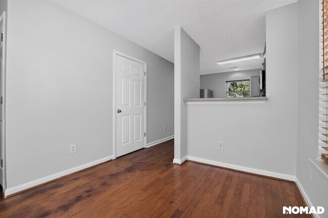 Building Photo - 805 Hopewell St