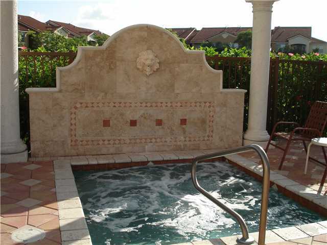 Building Photo - 1105 Villa Cir