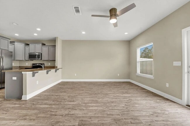 Building Photo - Santa Rosa 3 bedroom