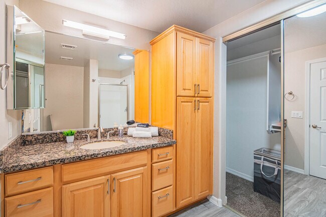 Building Photo - 1275 E University Dr