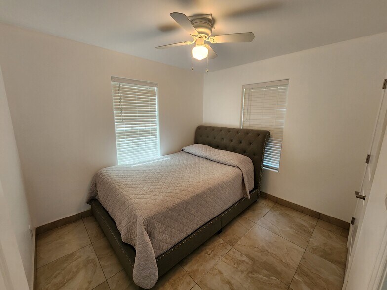 Master bedroom - 228 Las Mitras Ln