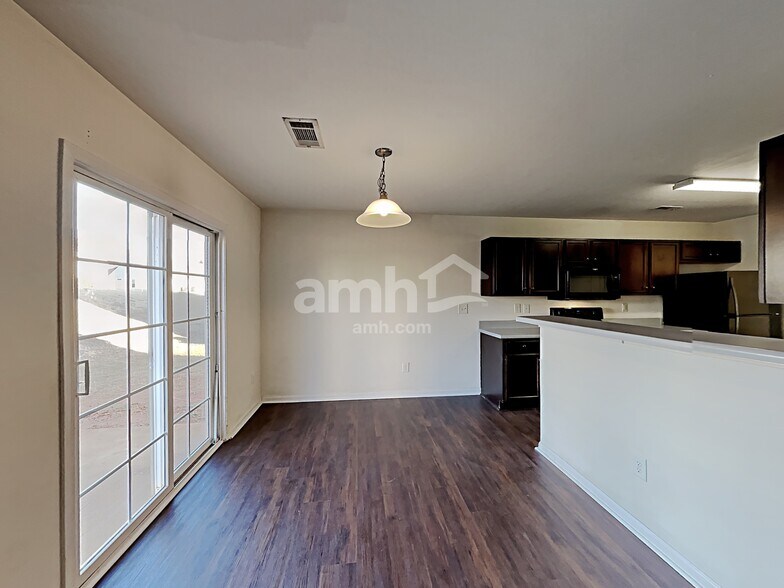 Building Photo - 6236 Leslie Dr