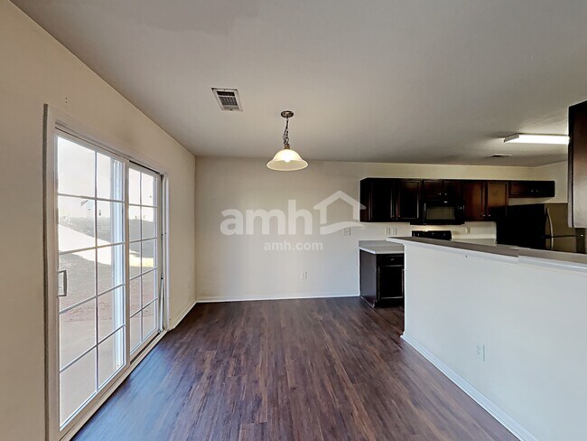 Building Photo - 6236 Leslie Dr