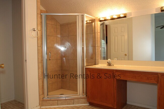 Building Photo - 300 Sioux Cir
