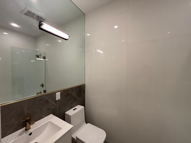 Building Photo - 50 Grace St