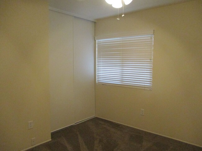 Building Photo - Spacious & Clean 4 Bdr 2 Ba 1 story home i...