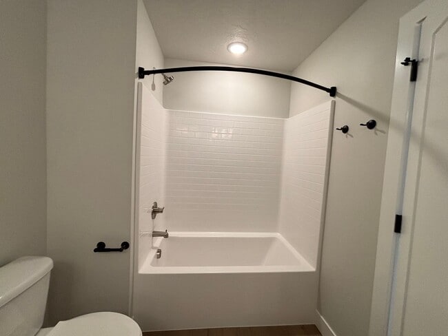 Building Photo - BRAND NEW END TOWNHOME FOR RENT!