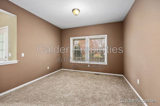 Building Photo - 5686 E Falling Leaf Dr SE