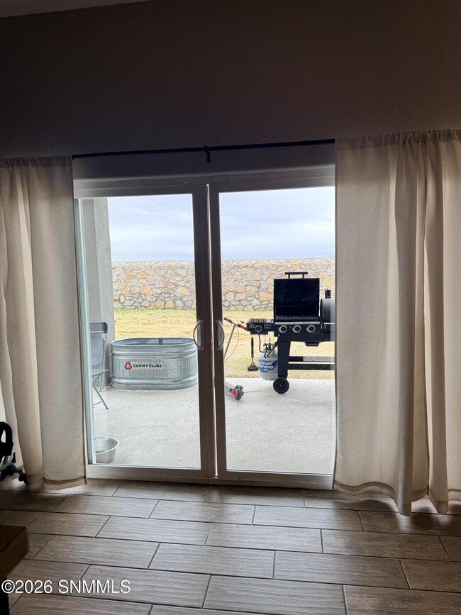 Building Photo - 548 La Entrada Cir