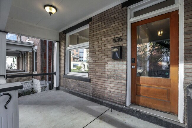 Building Photo - Stunning Restored 4BR Home Steps from Goodale Park & the Short North