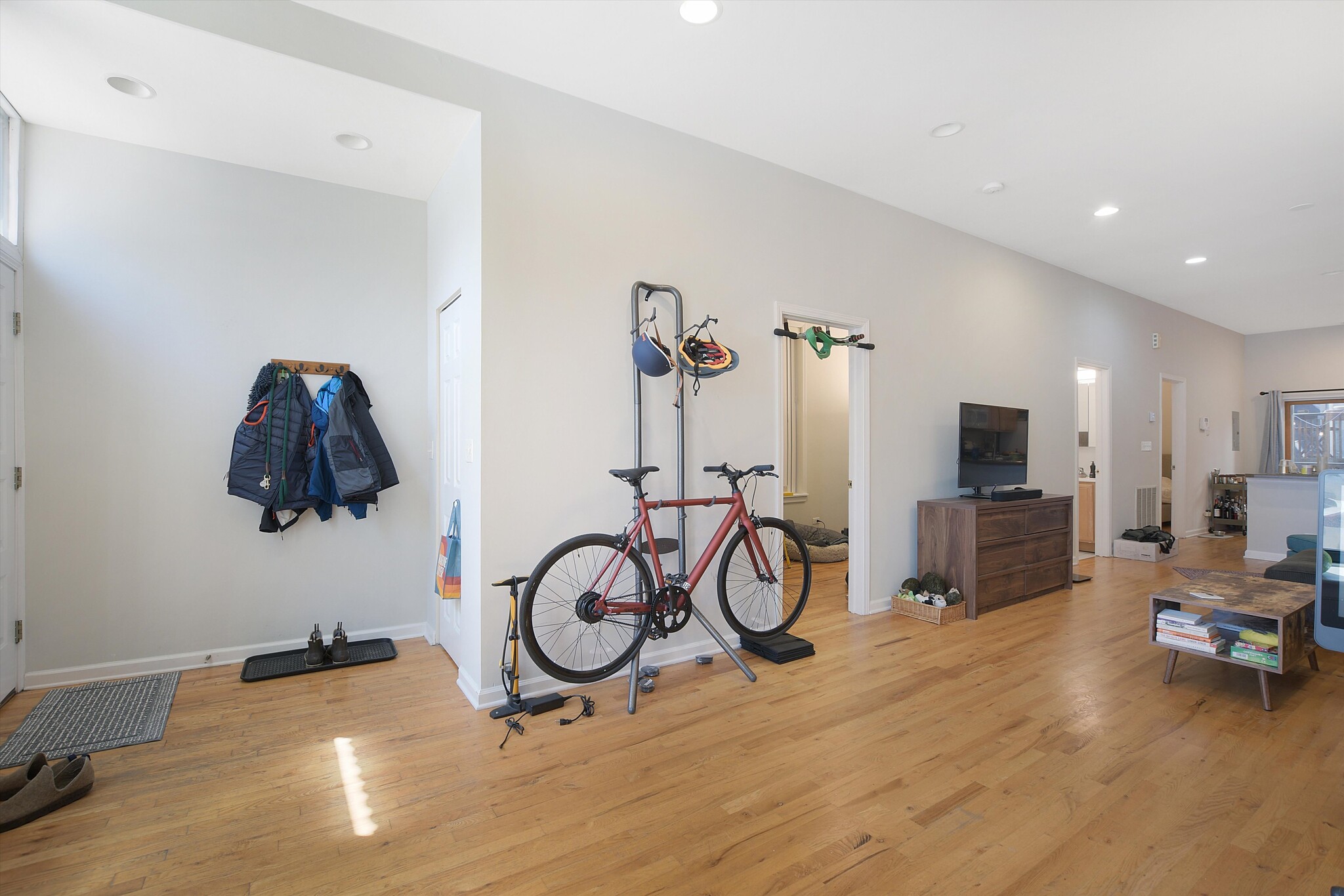 Building Photo - 2016 W Wabansia Ave