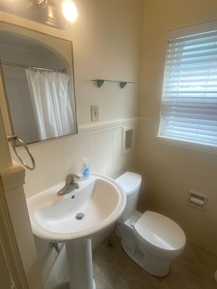 Bathroom - 1102 Acorn Dr