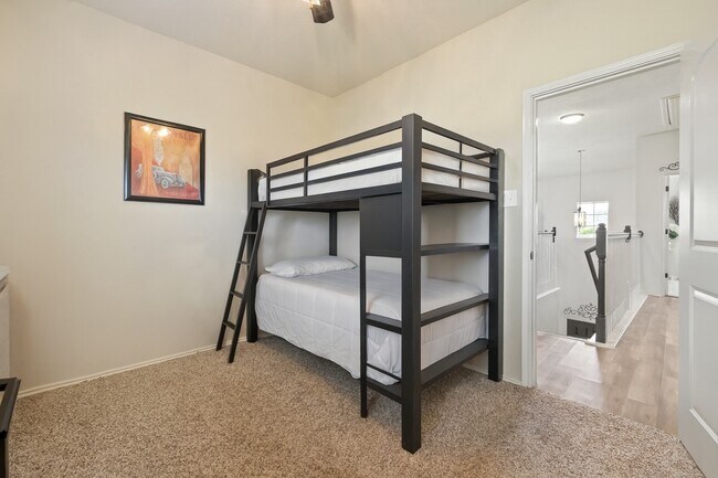 Building Photo - 6407 Hillock Ln