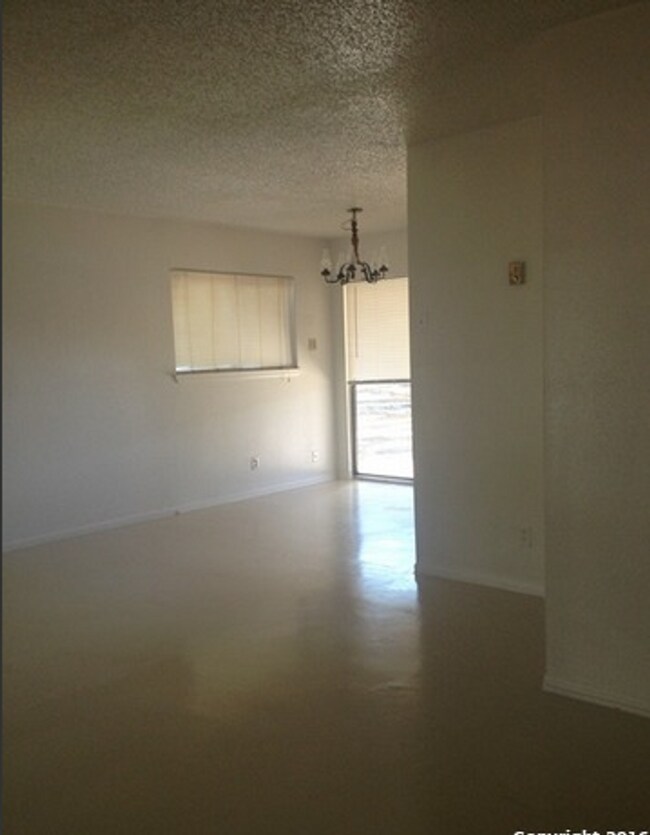 Building Photo - Renovated 2 bedroom, 1 bath