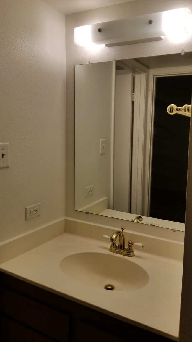 Building Photo - 1111 E University Dr