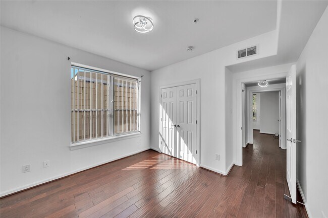 Building Photo - 6633 W Sam Houston Pkwy S