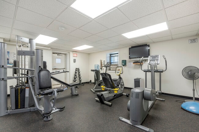 Building Photo - 14 N Chatsworth Ave