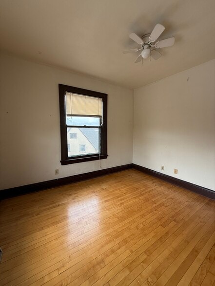 Bedroom #1 - 612 Howard Plz