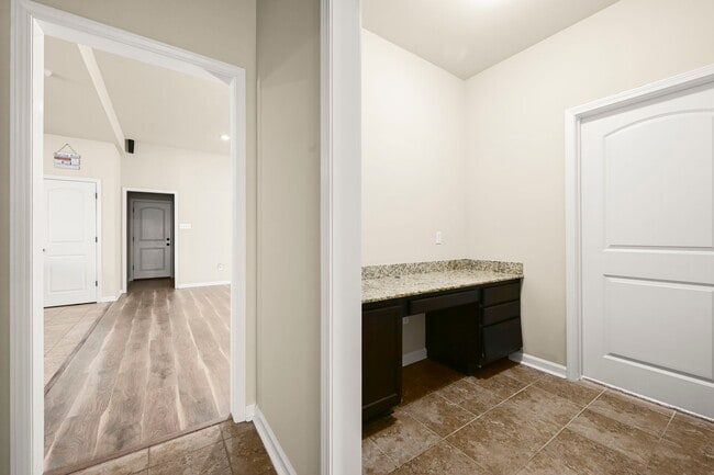 Building Photo - 37184 Sills Dr