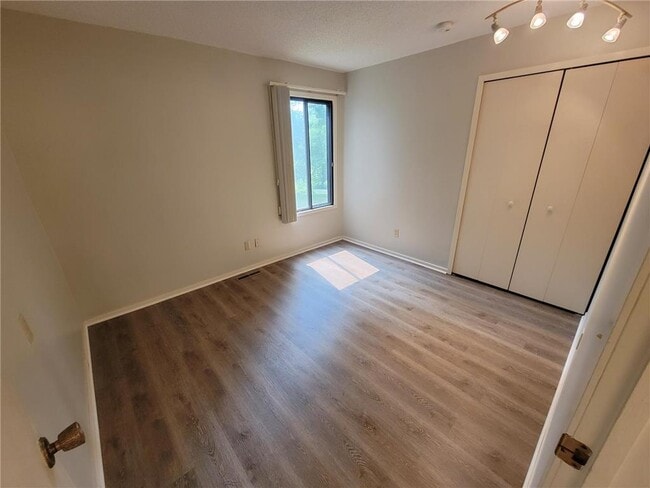 Building Photo - 14321 Fairway Dr