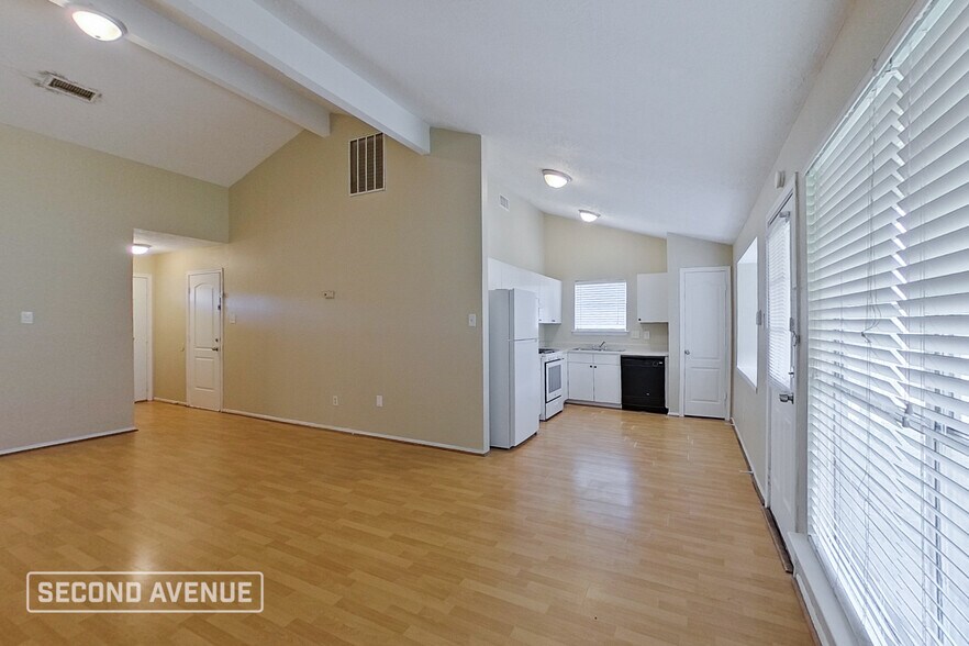Building Photo - 10803 Thorncliff Dr